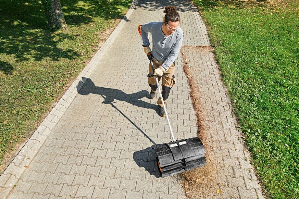 Akukombimootor STIHL KMA 135 R PRO Akukombimootor STIHL KMA 135 R PRO – FA020116800