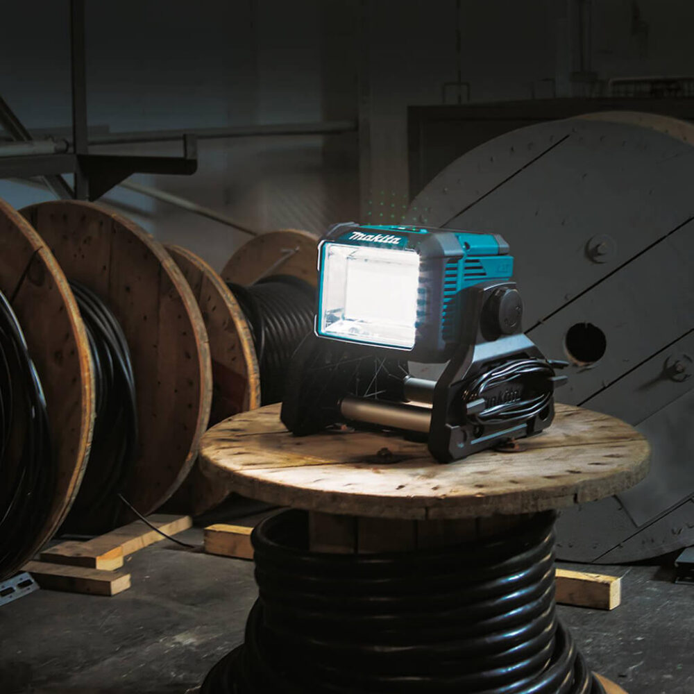 LED akuprožektor Makita DML811 3000lm LED akuprožektor Makita DML811 3000lm – DML811