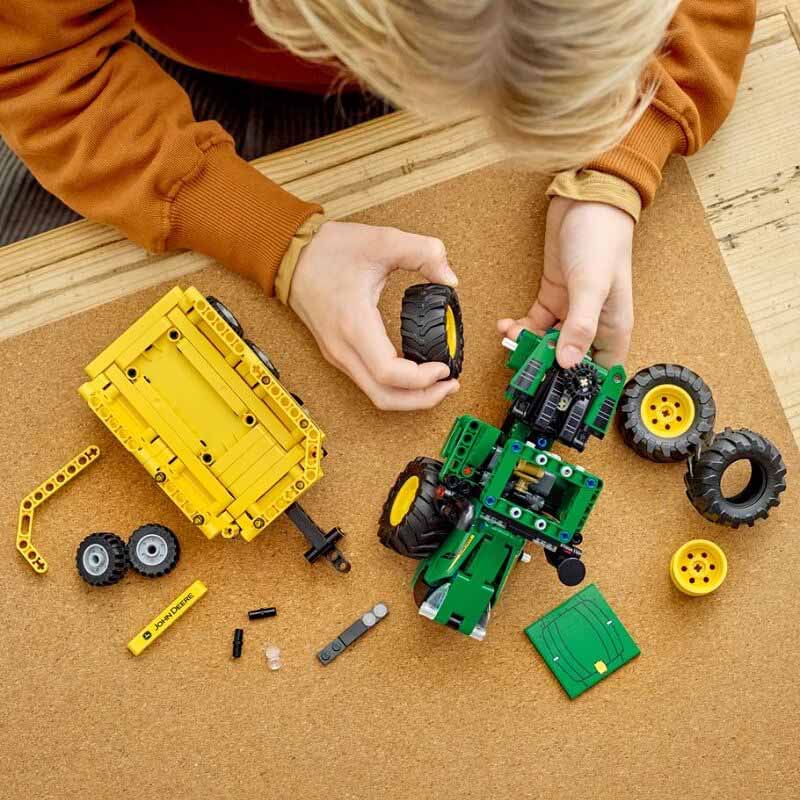 Lego traktor John Deere Lego traktor John Deere – JOHN DEERE – MCLEGO421360
