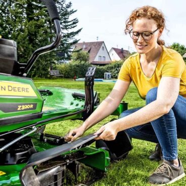 Murutraktor-John-Deere-Z320R_13 Murutraktor John Deere Z320R – JOHN DEERE – Z320R